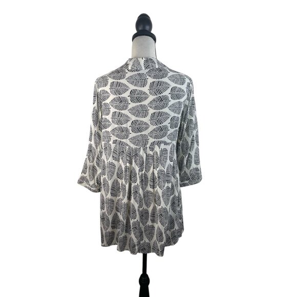 Black & White Leaf Print Button-Down Tunic Top With Asymmetrical Hemline & 3/4 S - Picture 5 of 10
